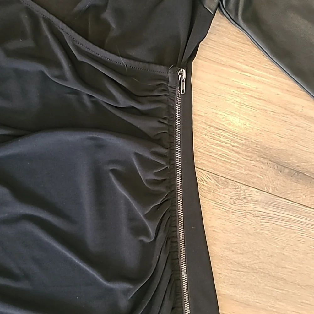 EUC, Guess Faux Leather Ruched Bodycon Dress, Xs. Black - Picture 7 of 9